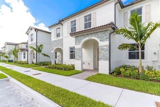 Building Photo - 2661 SE 28th St