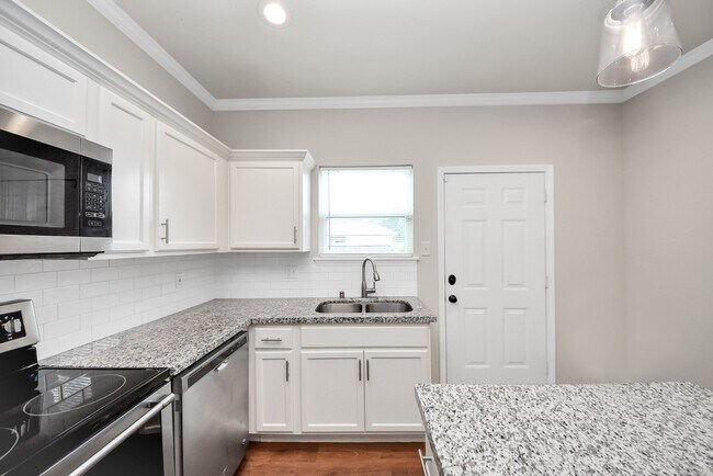 Building Photo - 3703 Lila St