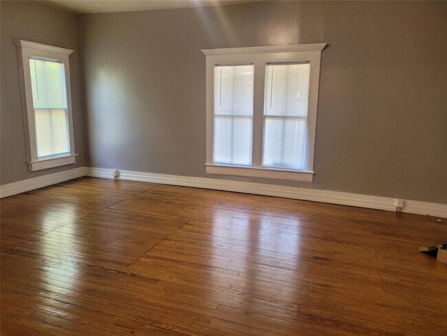 Building Photo - 403 Fawcett St