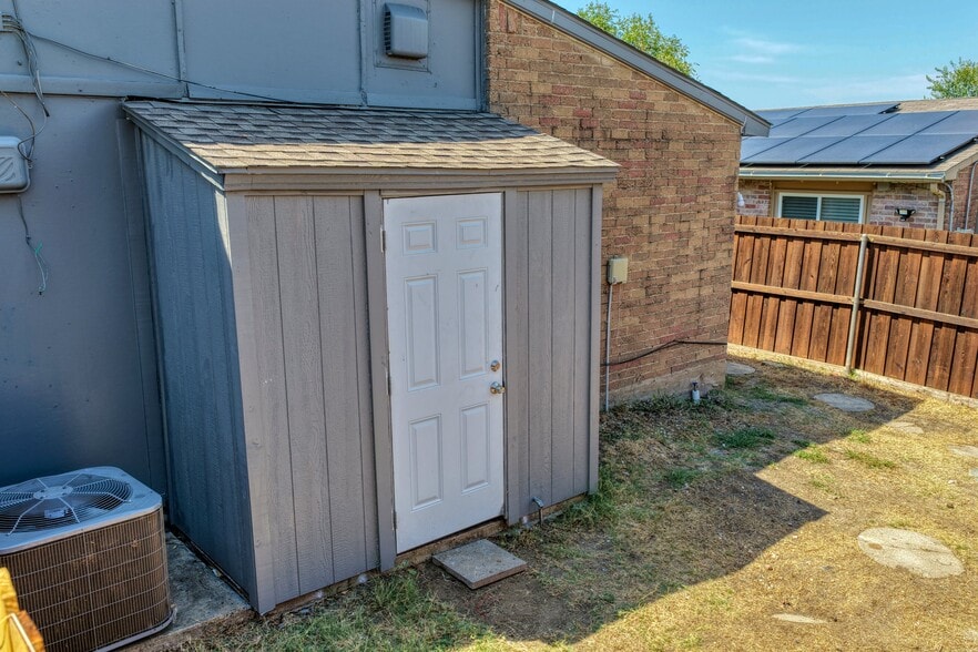 Building Photo - 6028 Dooley Dr
