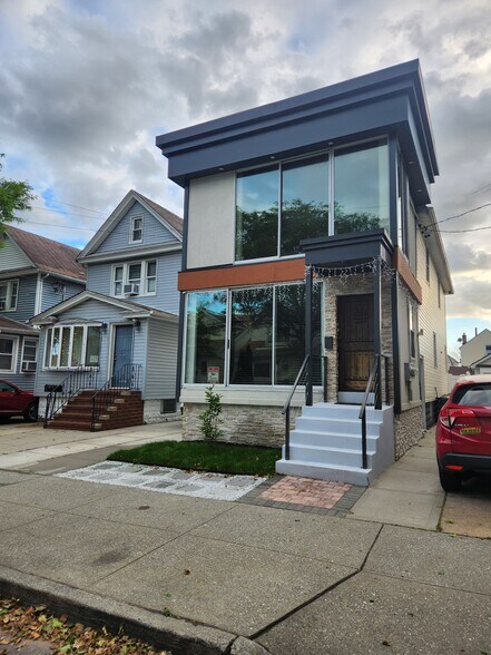 Building Photo - 10730 89th St