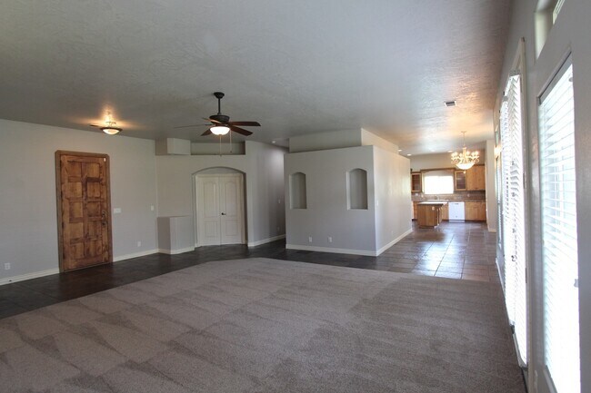 Building Photo - Spacious 3-Bed, 2-Bath Home with Open Floor Plan and Premium Amenities