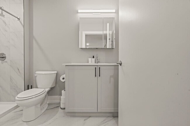 Building Photo - 916 N Delaware Ave