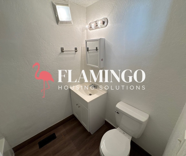 Building Photo - 112 N Irwin St