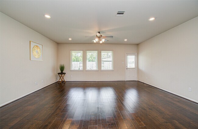 Building Photo - 12319 Gatewood Dr