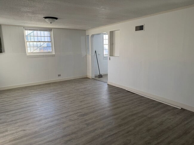 Building Photo - 312 Hill St