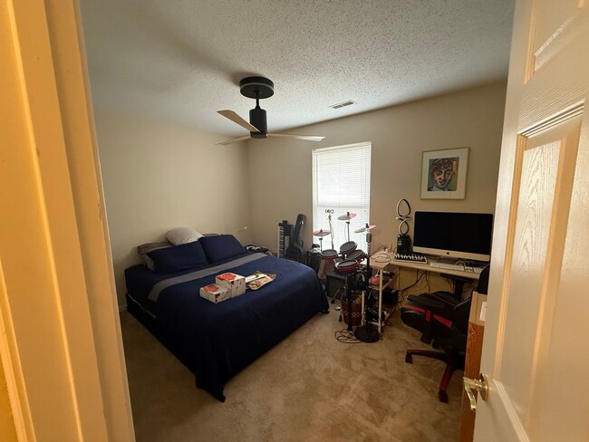 Building Photo - Beautiful 3-Bedroom Home for Rent in Bloomington, IN