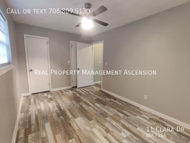 Building Photo - 11 Clara Dr