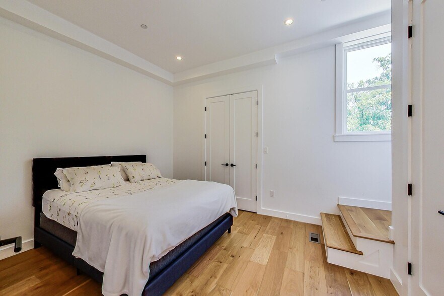 Building Photo - 25 U St NE