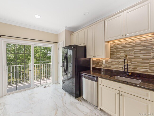 Building Photo - 1115 Balsam Dr