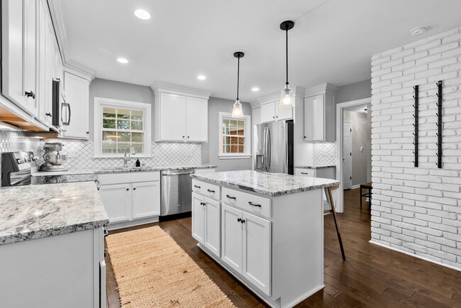 Building Photo - 8608 Whipps Bend Rd