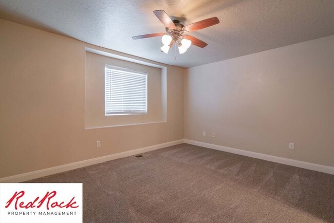 Building Photo - Beautiful Southgate Townhome!