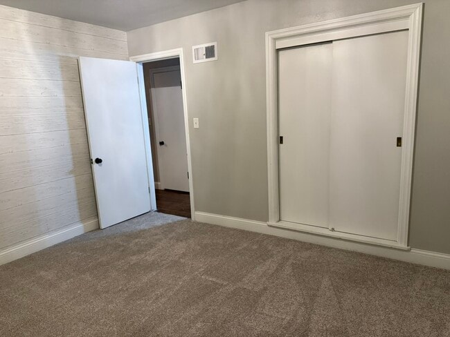 Building Photo - 4202 N Devon Ln