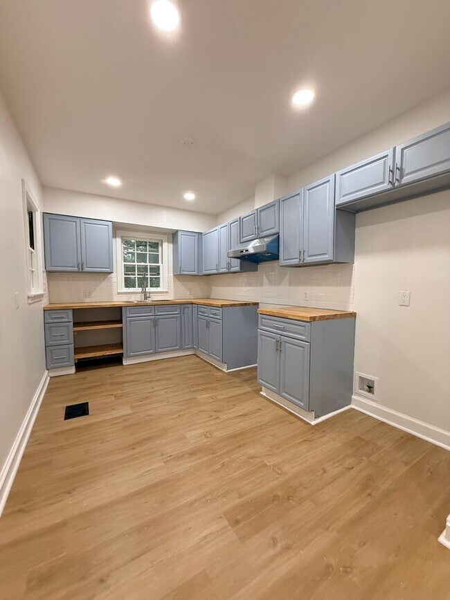 Building Photo - Completely renovated 5-bedroom, 3-bathroom home in the highly desirable Dalraida