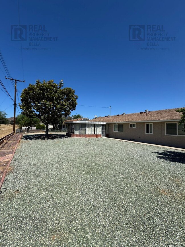 Building Photo - Spacious 3-Bedroom Home with Sunroom & Upg...