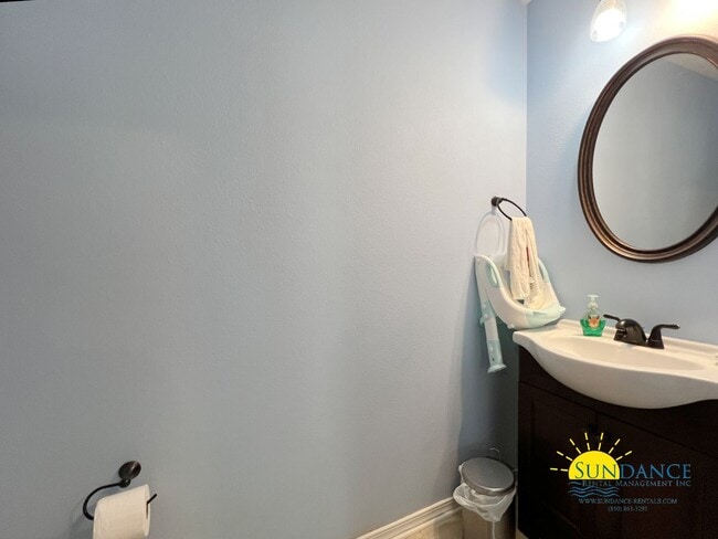Building Photo - Beautiful 3 Bedroom Home in Crestview!