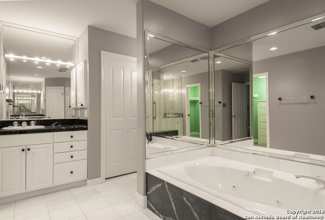 Building Photo - 7701 Wurzbach Rd