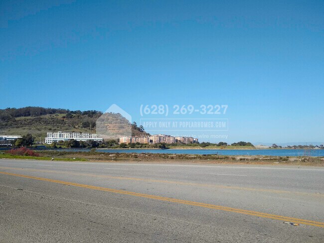 Building Photo - 401 Crescent Ct