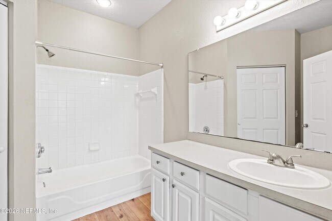 Building Photo - 13700 Richmond Park Dr N