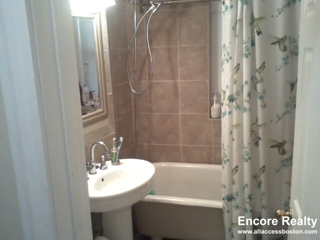 Building Photo - 55 Park Dr