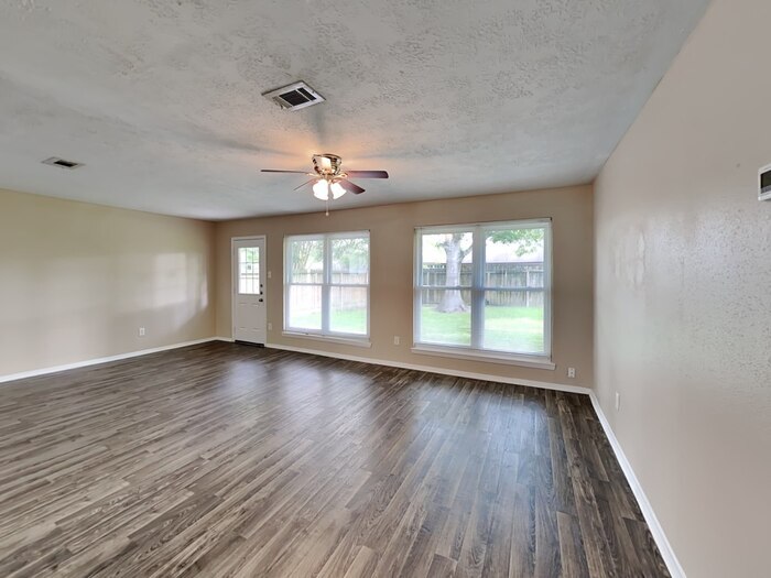 Building Photo - 2855 Pilgrims Point Dr