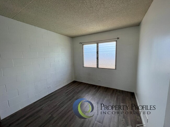 Building Photo - Puuhale Gardens 2 bedroom 1 bath apartment...