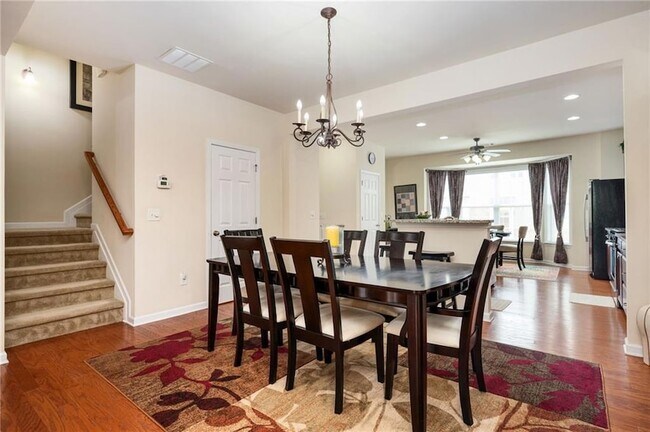 Building Photo - 4306 Laurel Creek Ct SE