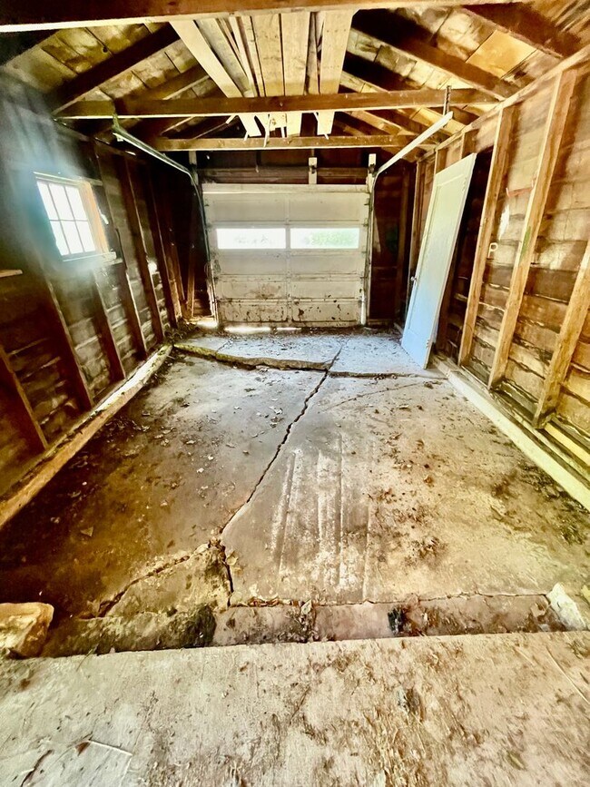 Building Photo - 1715 S Kimbrough Ave