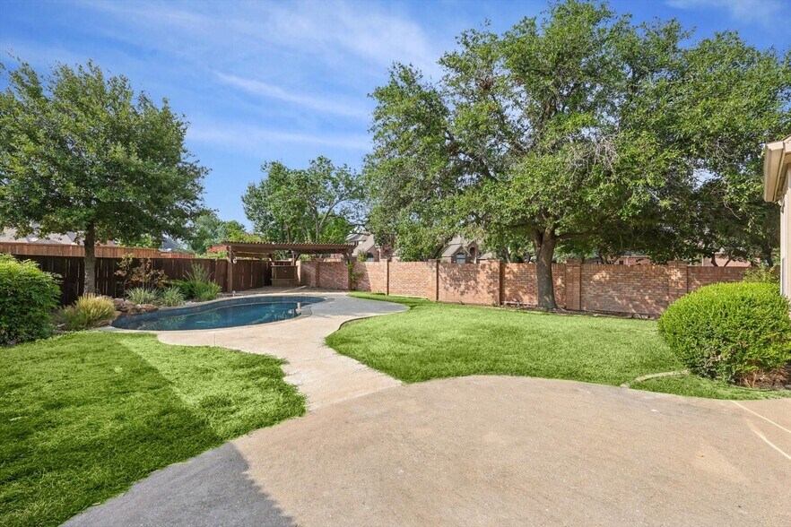 Building Photo - 6043 Fieldstone Dr