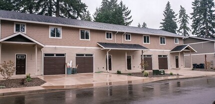 Building Photo - **SPRING SPECIAL- $400 off first months rent** 3 Bedroom Duplex in Veneta
