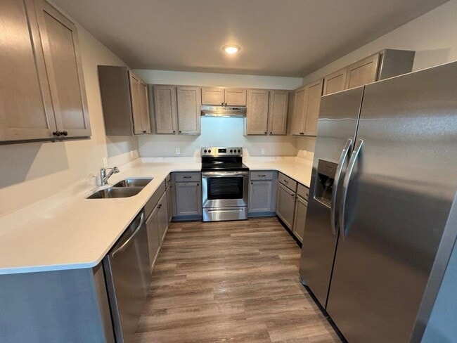 Building Photo - 55 and up community, 2 beds 1 bath all full size appliances included right in the heart of Newcas...