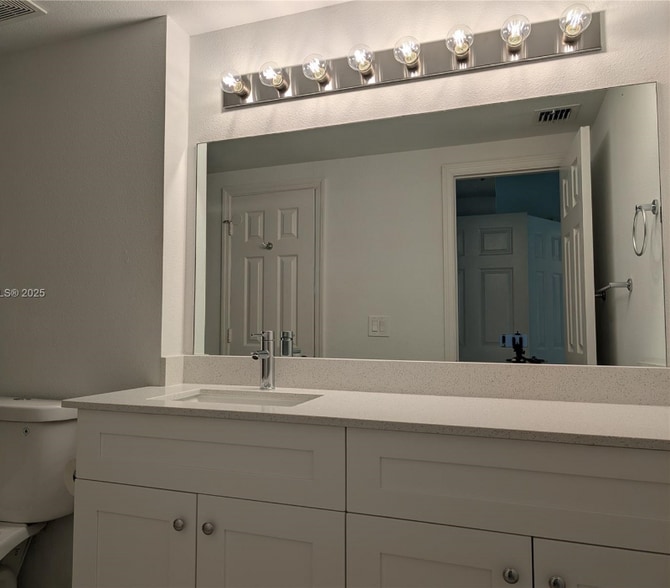 Building Photo - 140 SW 117th Ave