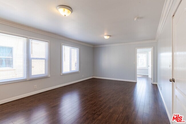 Building Photo - 1409 Bronson Ave