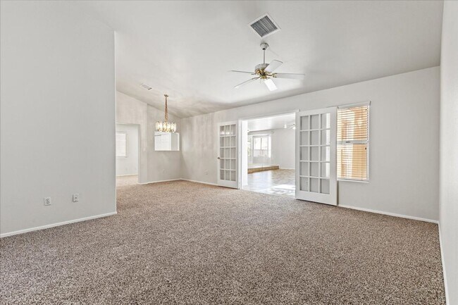 Building Photo - Large 2 Bedroom, 2 bath, unique Sun Room i...