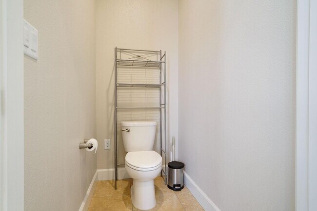 Building Photo - Cannery living!