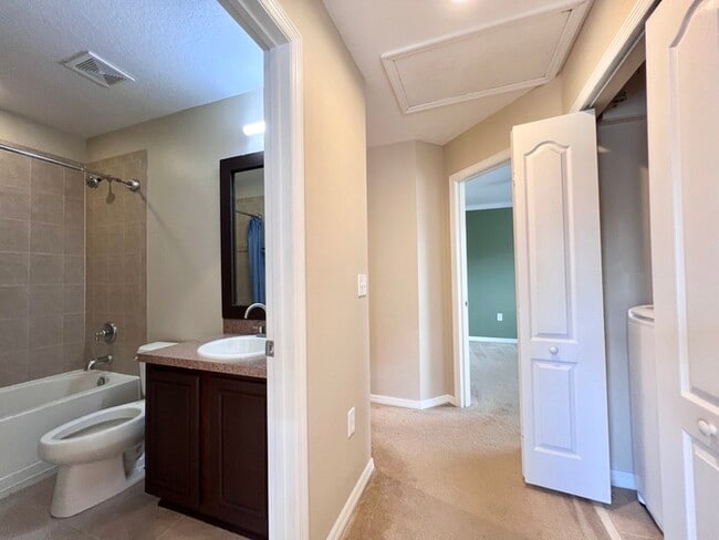 Building Photo - Gorgeous 3-bedroom, 2 1/2-bath End Unit To...