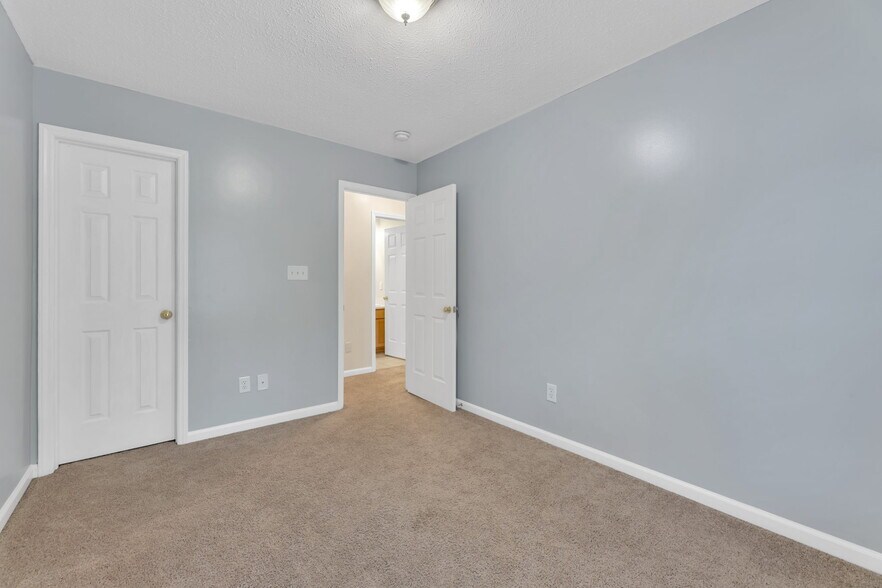 Bedroom 1 - 3349 Tarleton W