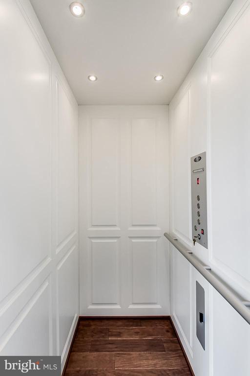 Building Photo - 10821 Symphony Park Dr