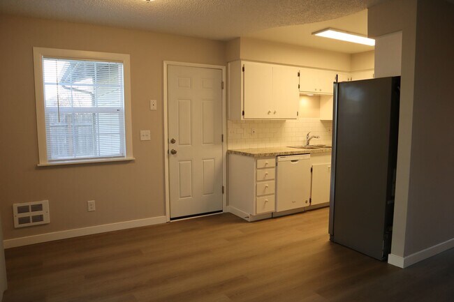 Building Photo - 600 SE 110th Ave