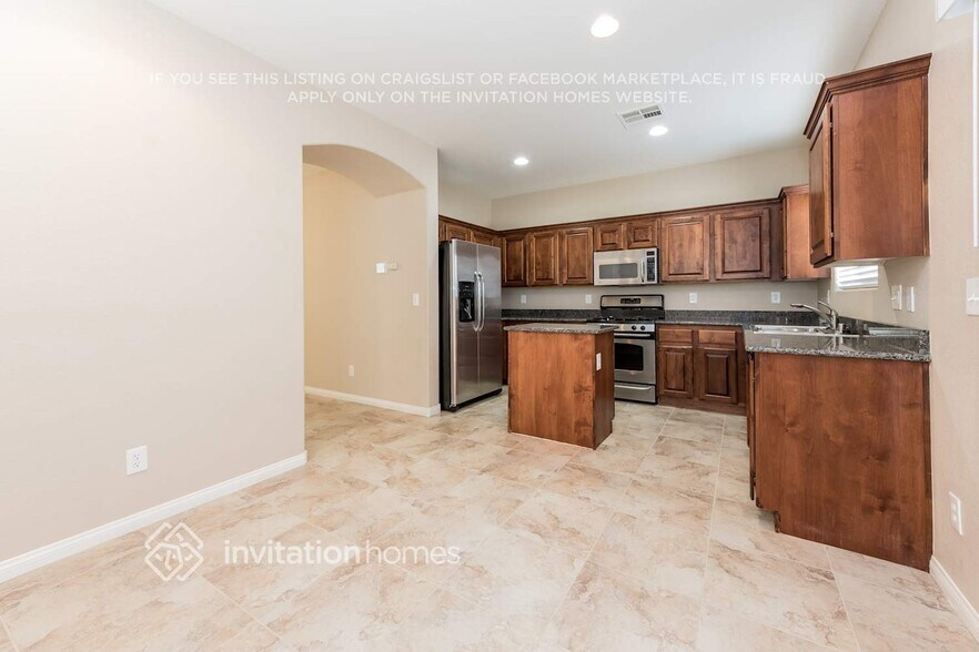 Building Photo - 8432 Quarentina Ave