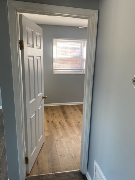 Building Photo - 444 W Hickory St