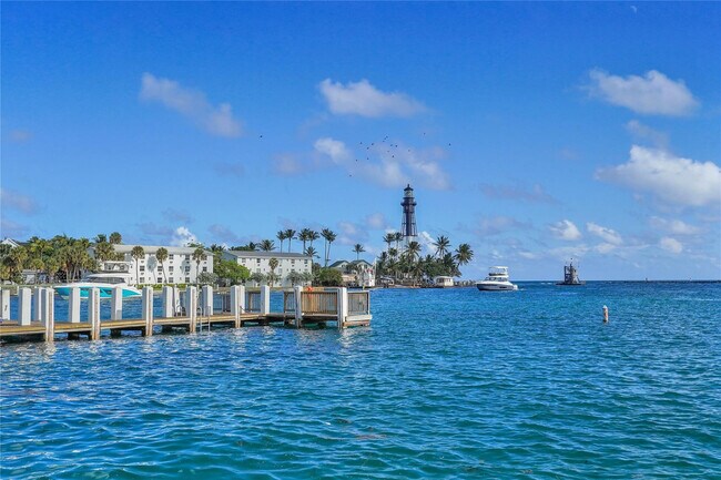 Building Photo - 2501 N Ocean Blvd