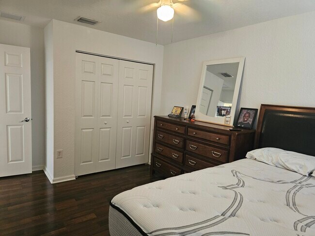 Building Photo - 7533 Topiary Ave