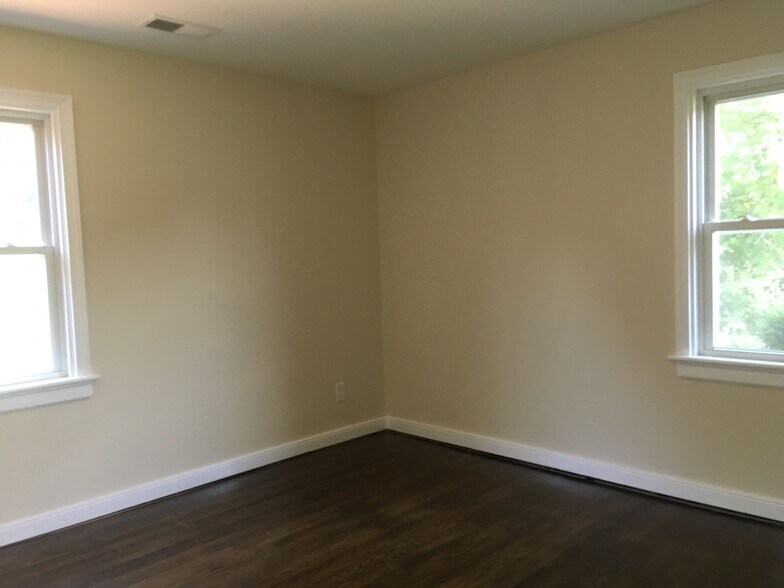 Building Photo - 1806 Parlow Dr