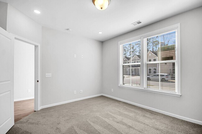 Building Photo - 482 Green Fern Dr