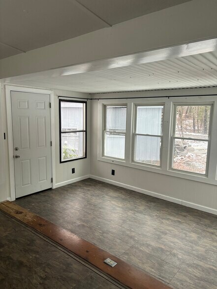 Entry way - 2427 Sanford Rd