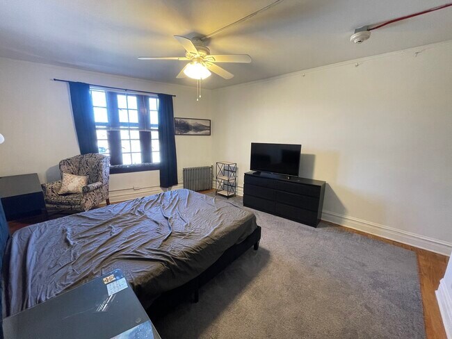 Building Photo - 28W573 Stafford Pl