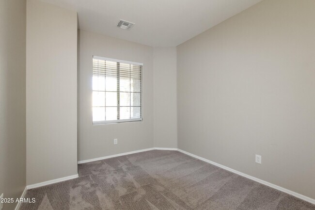 Building Photo - 12933 W Ash St