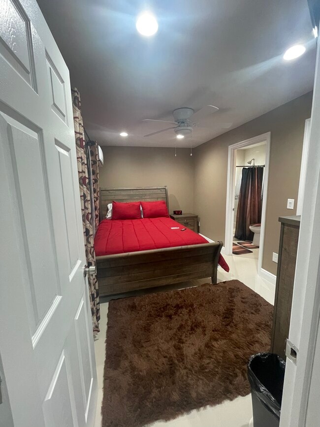 Bedroom - 1121 NW 30th Ter