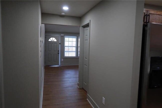 Building Photo - 7 N Annie St